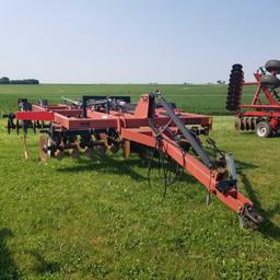 Landoll 2320 Weatherproofer II 6 shank Disc Ripper