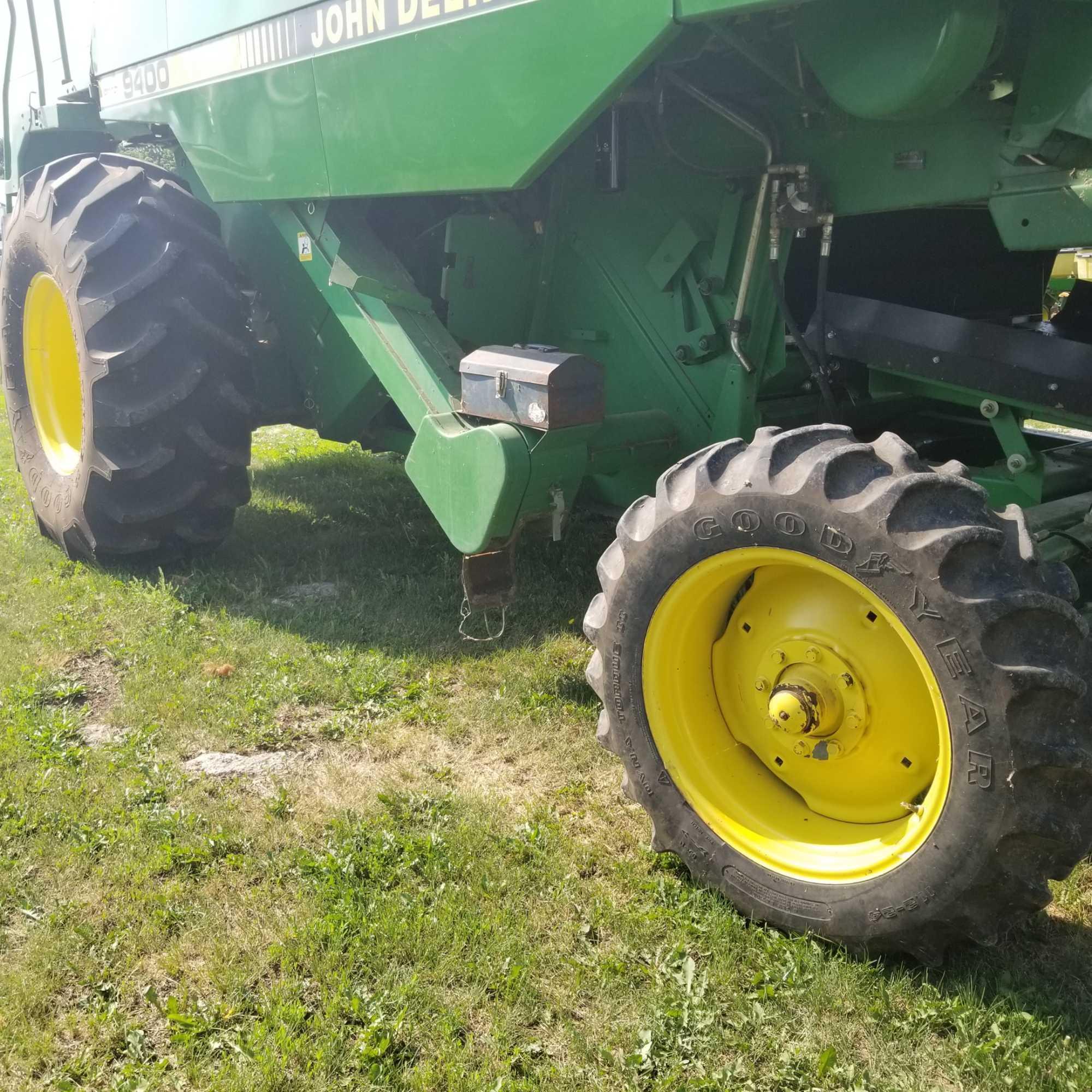 1991 John Deere 9400 Combine