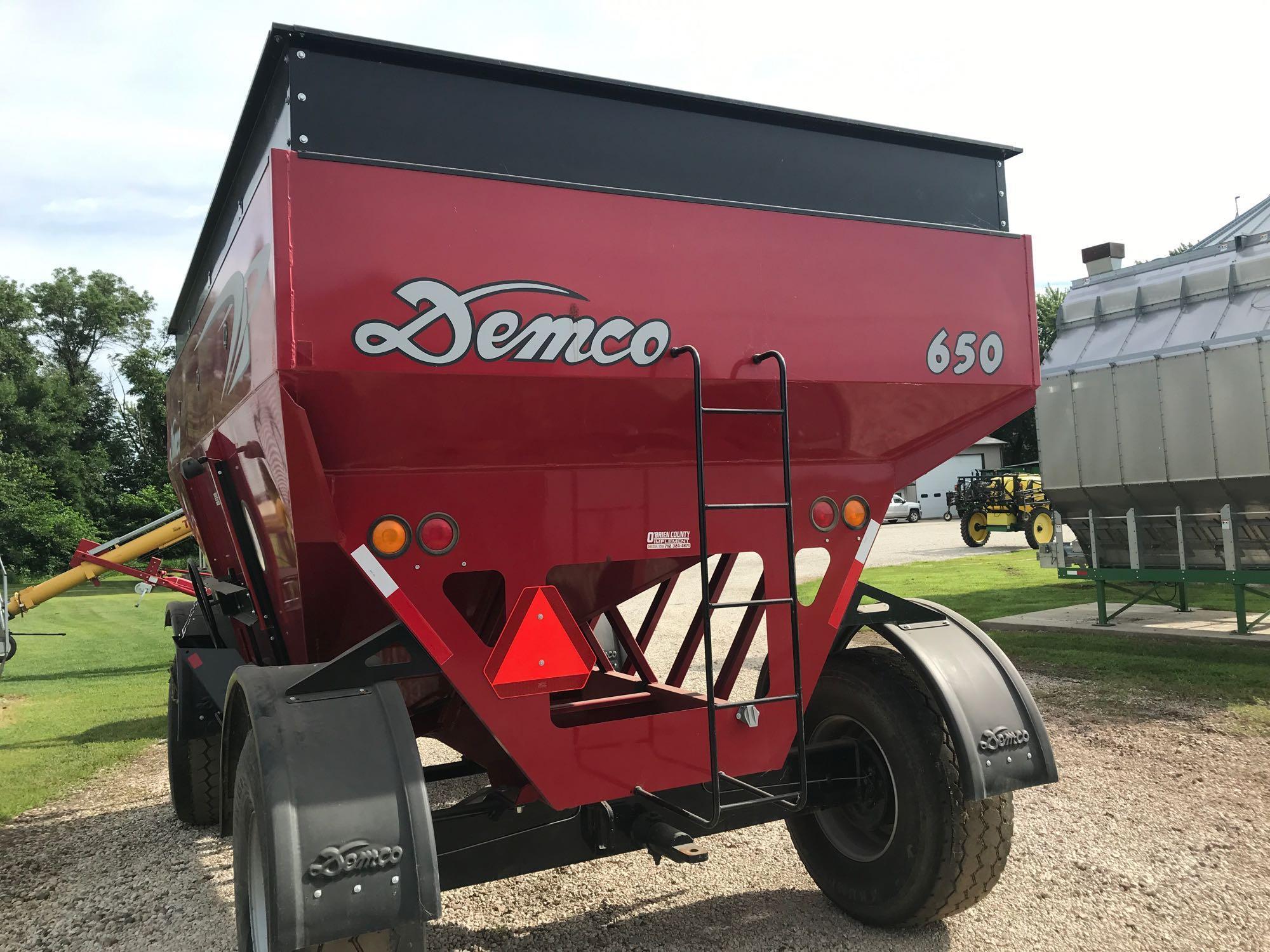 2012 DEMCO 650 GRAVITY BOX & GEAR