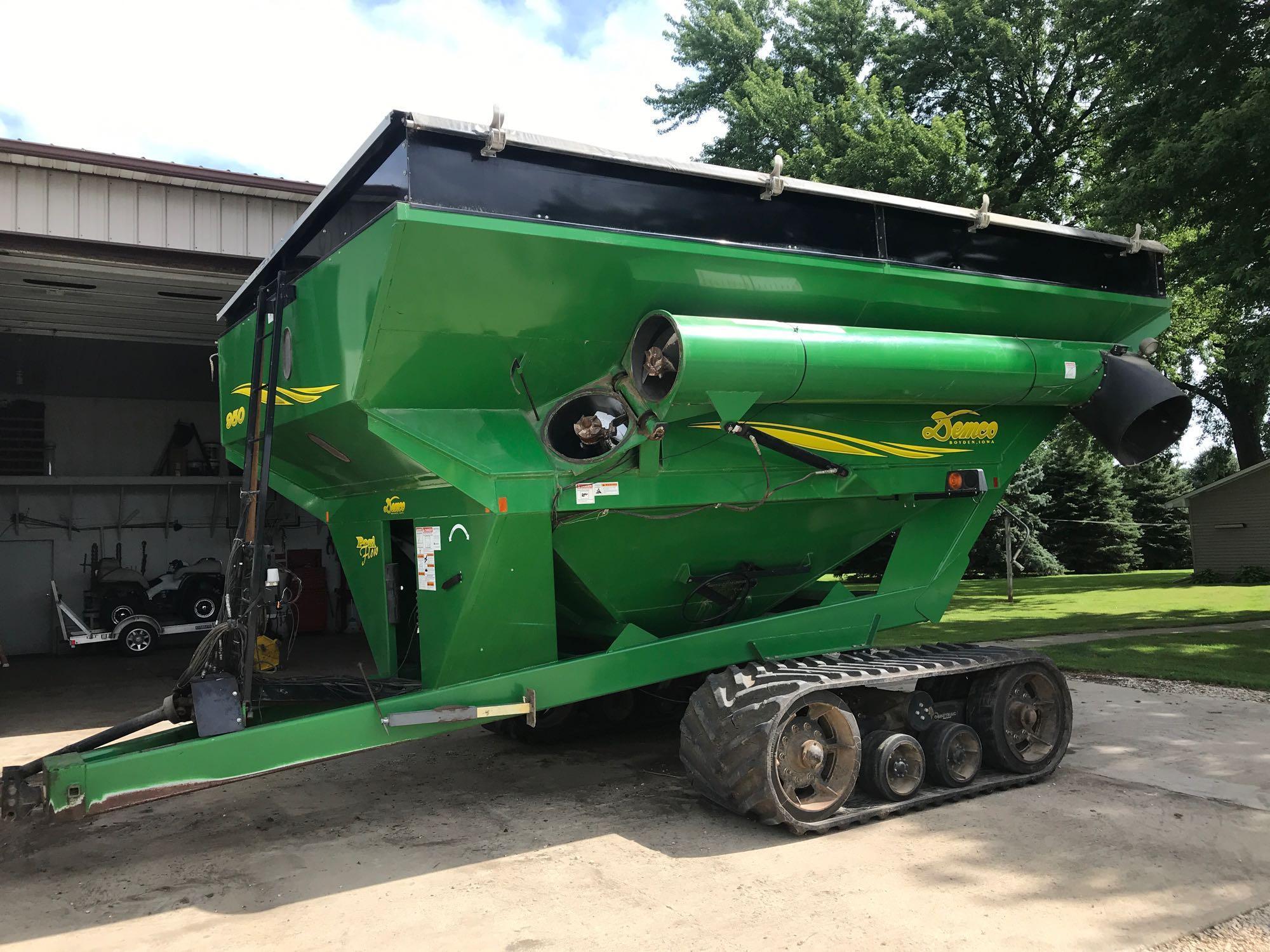 DEMCO 950 GRAIN CART W/ OMNITRAC 30" TRACK PACKAGE