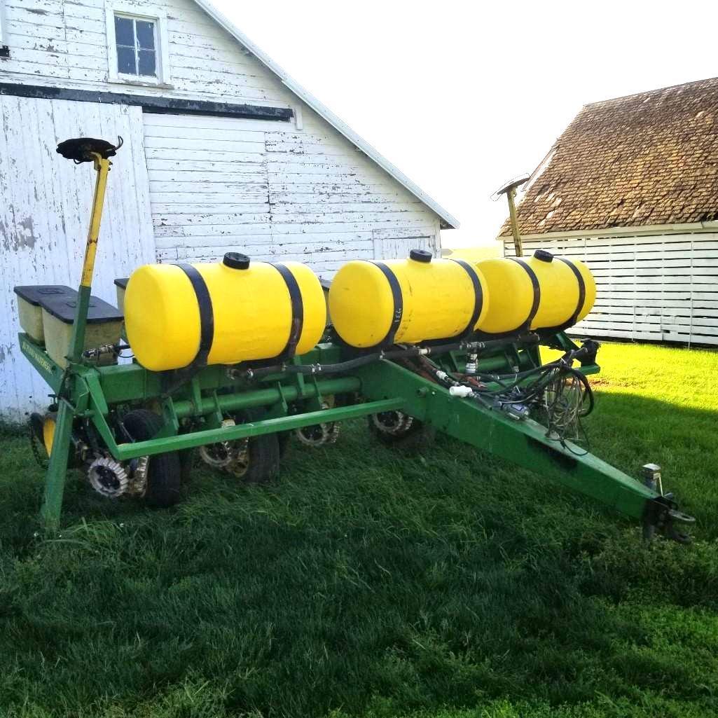 JOHN DEERE 7000 6x30' PLANTER