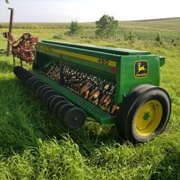 JOHN DEERE 450 END WHEEL GRAIN DRILL W/ GRASS SEED