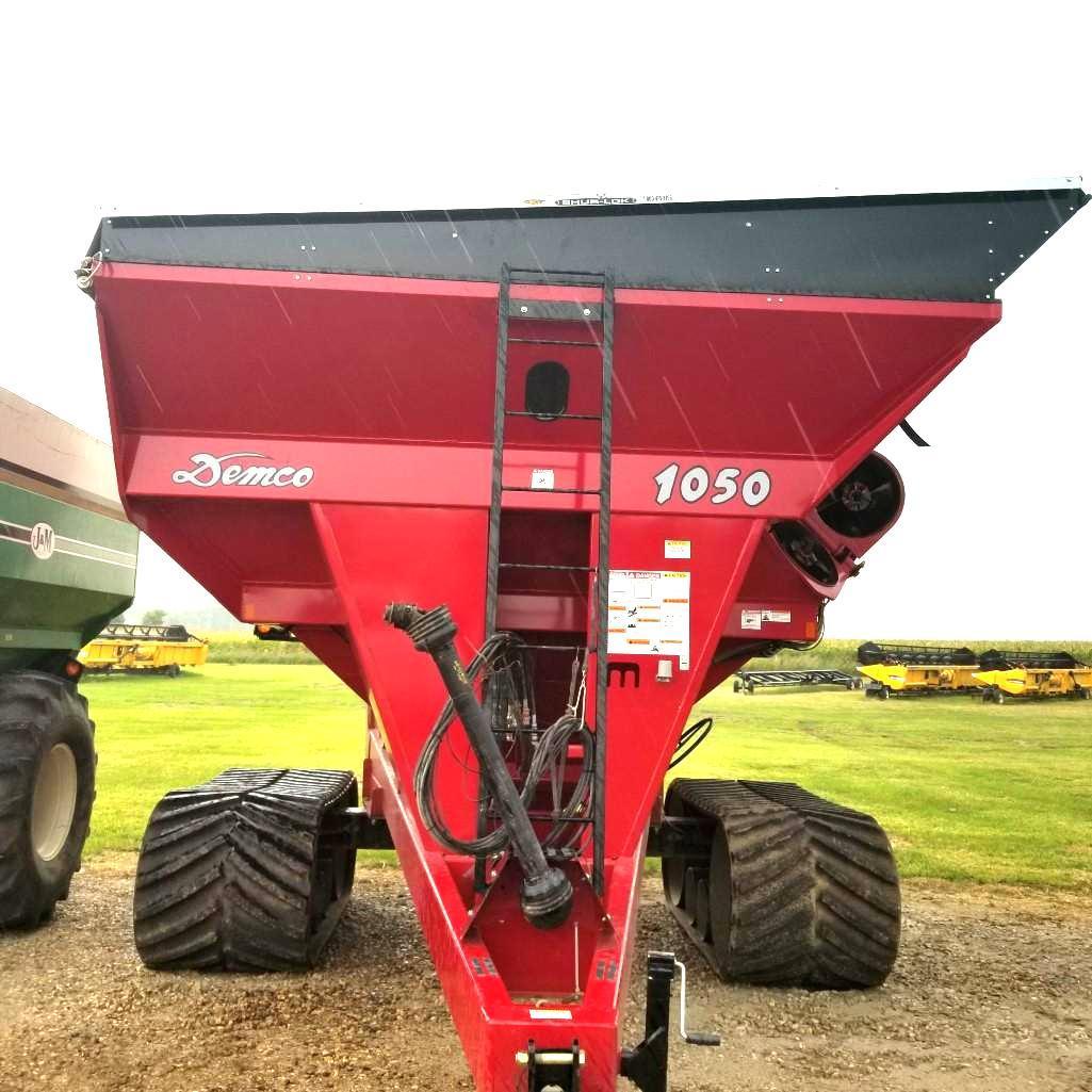 DEMCO 1050 TRACK GRAIN CART