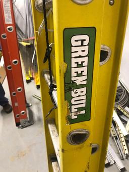 GREEN BULL 24' FIBERGLASS EXTENSION LADDER