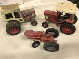 ASSORTMENT 1/16 IH TRACTORS