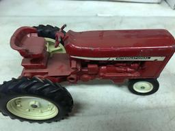 ASSORTMENT 1/16 IH/TRUSCALE TRACTORS