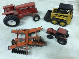 ASSORTMENT 1/16 SCALE MODEL TRACTOR SKIDLOADER DISK