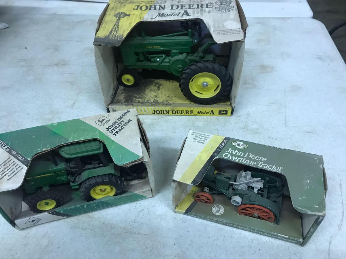 ASSORTMENT 1/16 JOHN DEERE TRACTORS