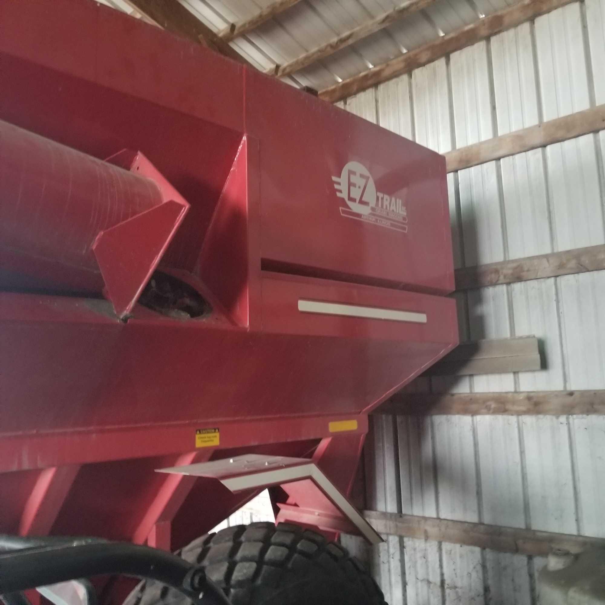 EZ Trail 510 Grain Cart 500b.