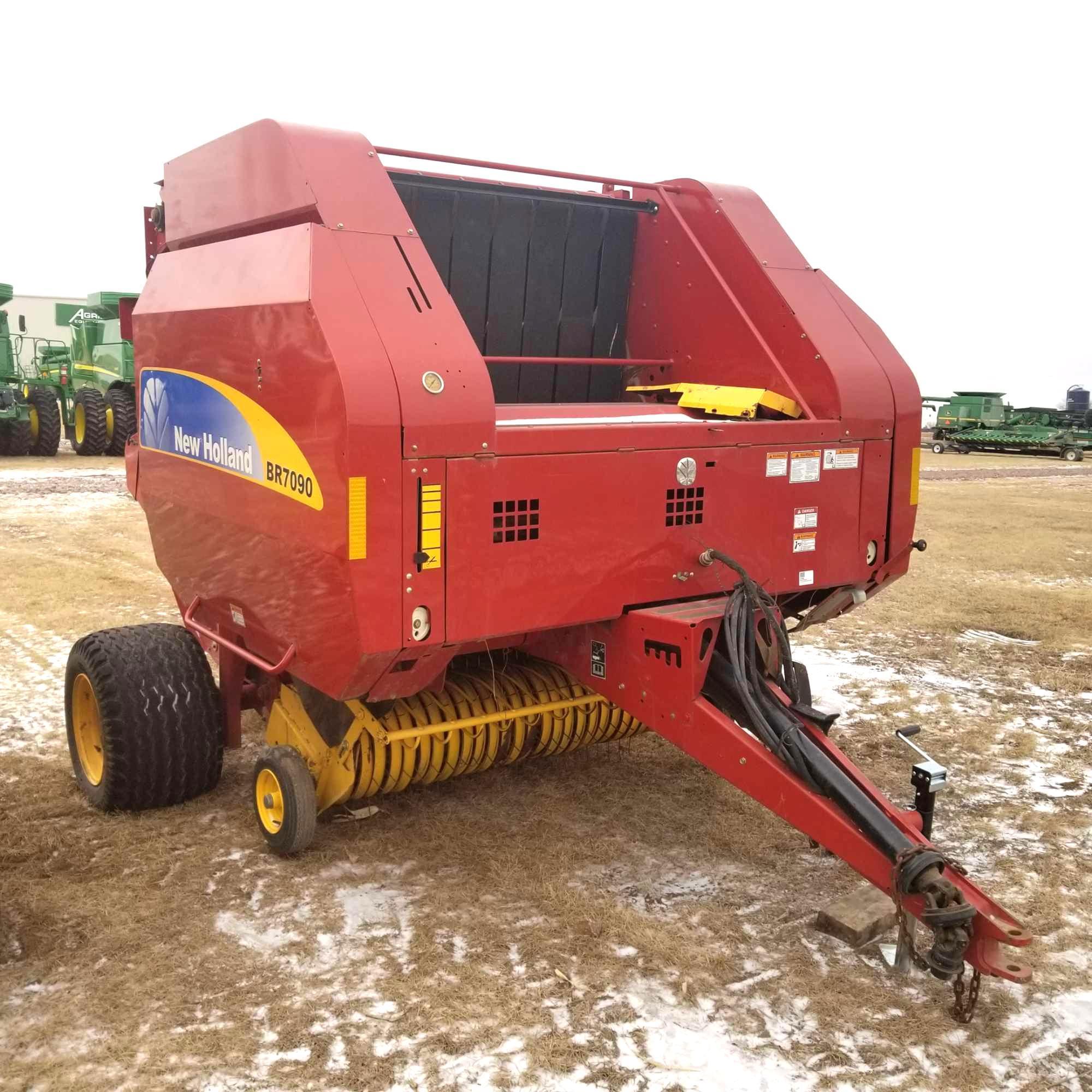 New Holland BR7090 5x6 Round Baler