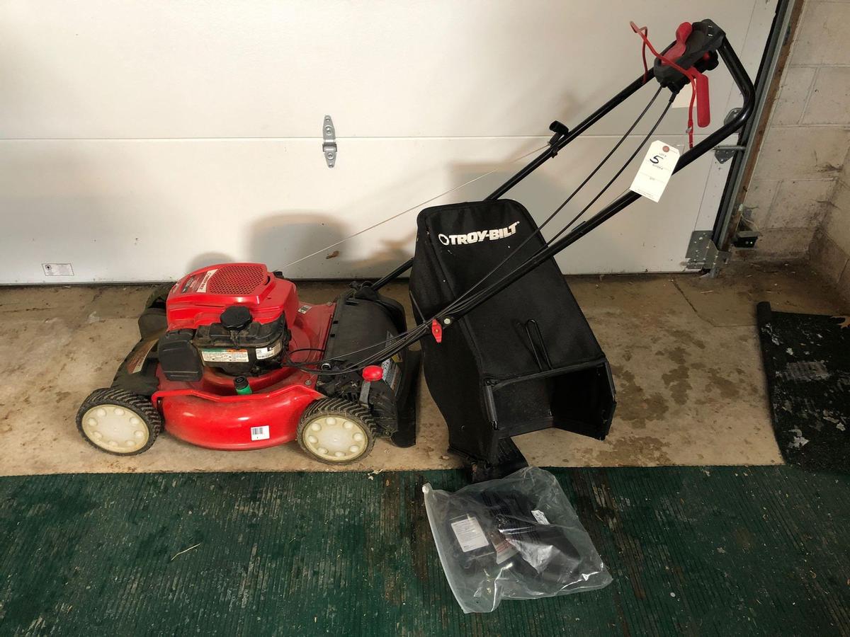 Troy-bilt real wheel drive, 21'' cut, 163cc, B&S motor, self propelled and includes bagger, like