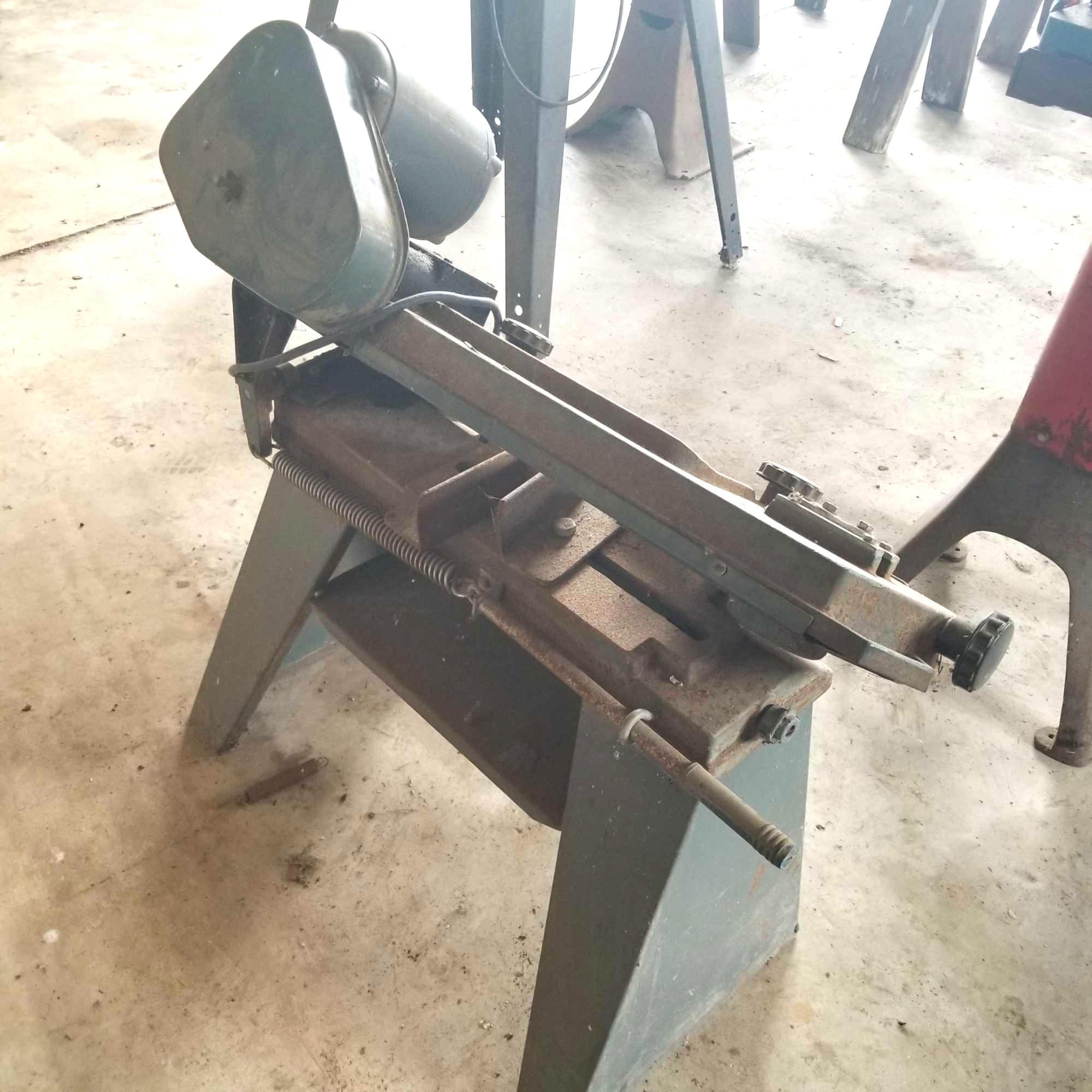 Duracraft Heavy Duty Metal Band Saw with Stand