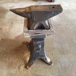Vulcan 18" Horned Anvil and Pedestal Stand