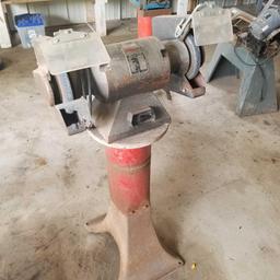 DuraCraft Dual Wheel Grinder on Pedestal Stand