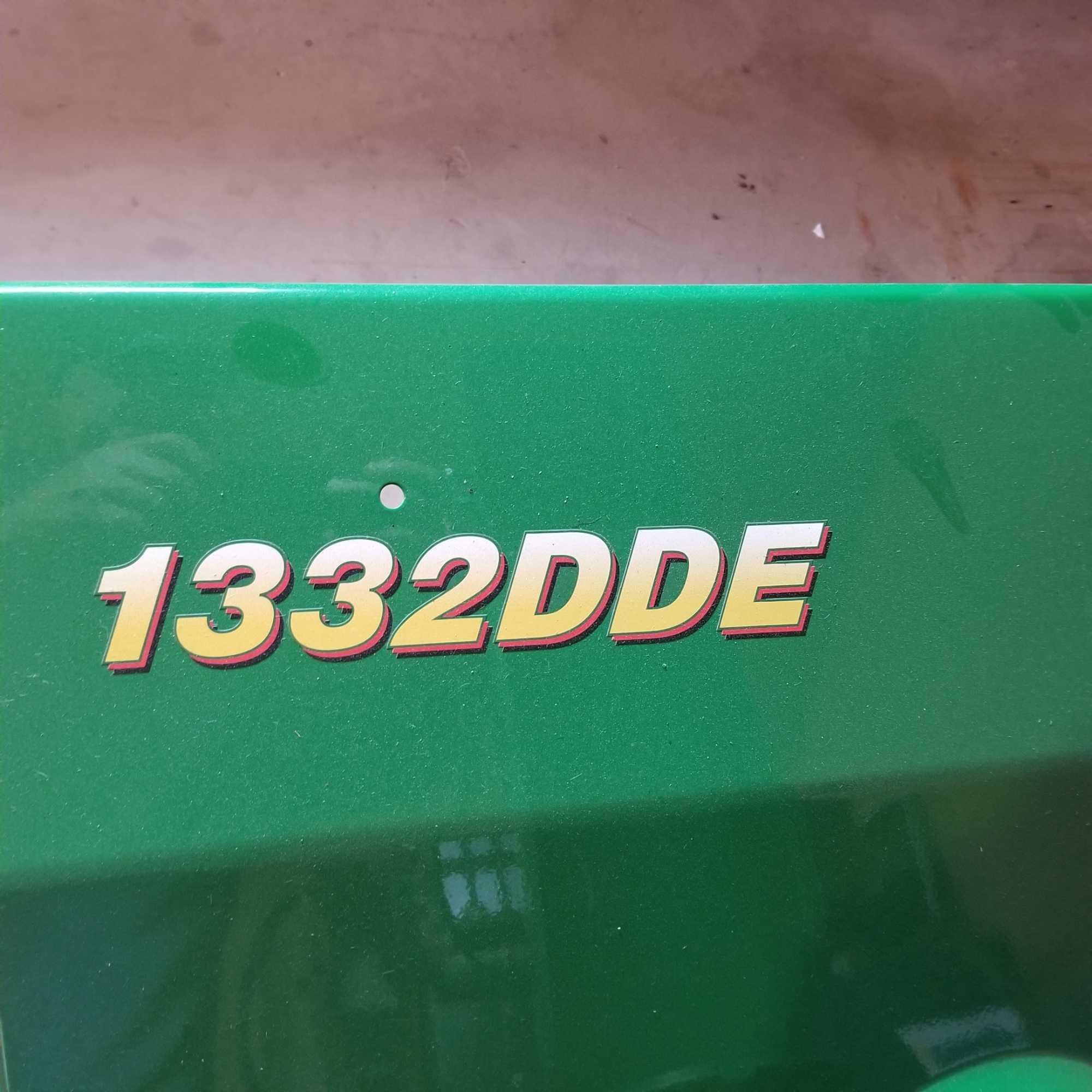 John Deere 1332DDE Walk Behind Self Propelled Snow Blower