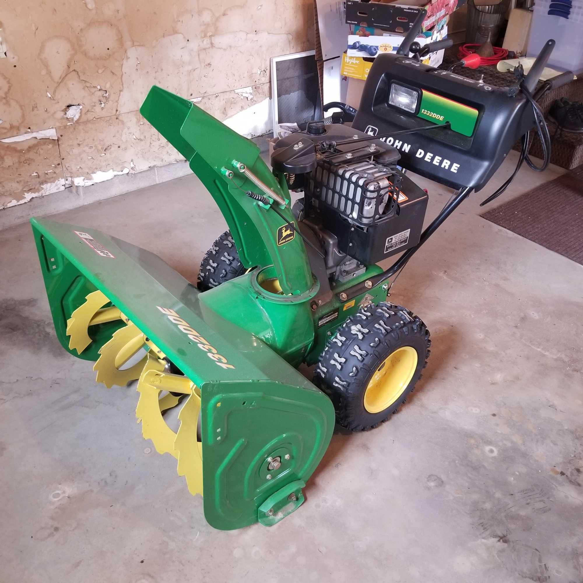 John Deere 1332DDE Walk Behind Self Propelled Snow Blower