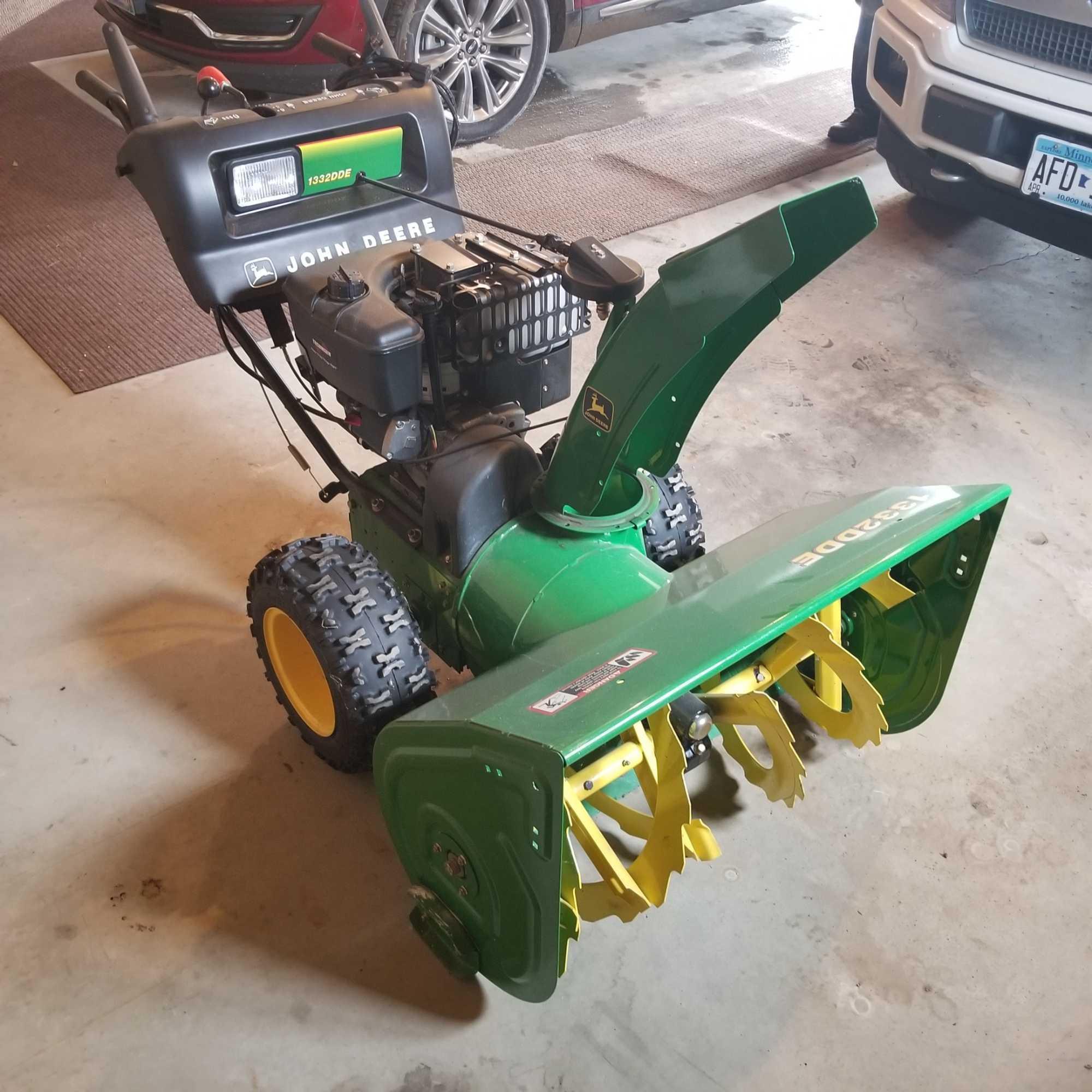 John Deere 1332DDE Walk Behind Self Propelled Snow Blower