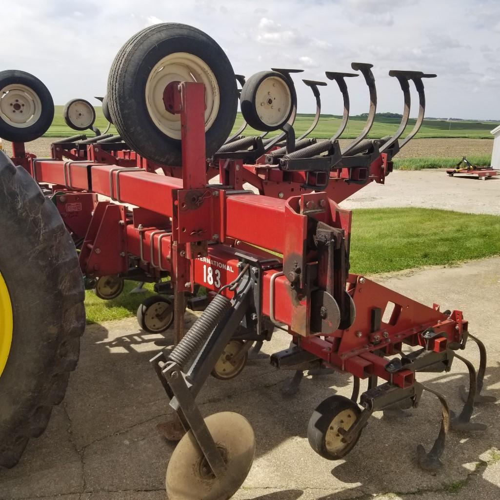 IH 183 8x38 Row Crop Cultivator