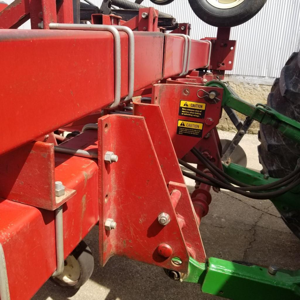 IH 183 8x38 Row Crop Cultivator