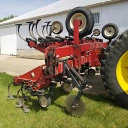 IH 183 8x38 Row Crop Cultivator