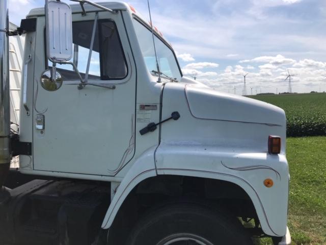 1979 International Semi with 34' Jet Grain Trailer