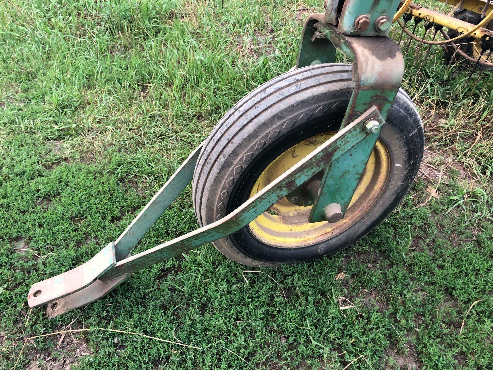 John Deere 660 5 Bar Side Rake