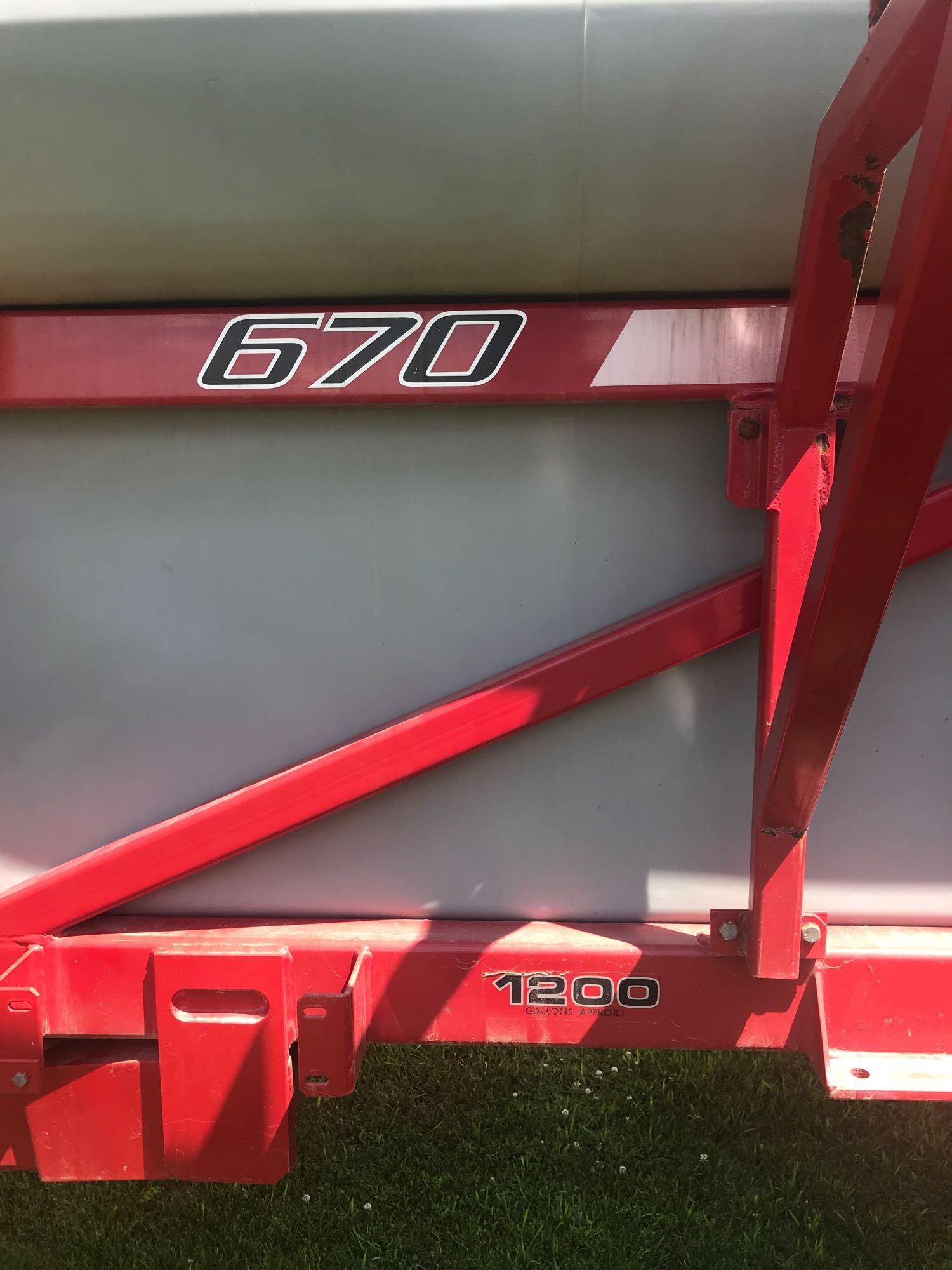 Redball 670 Sprayer 1200g Poly Tank 90' Boom