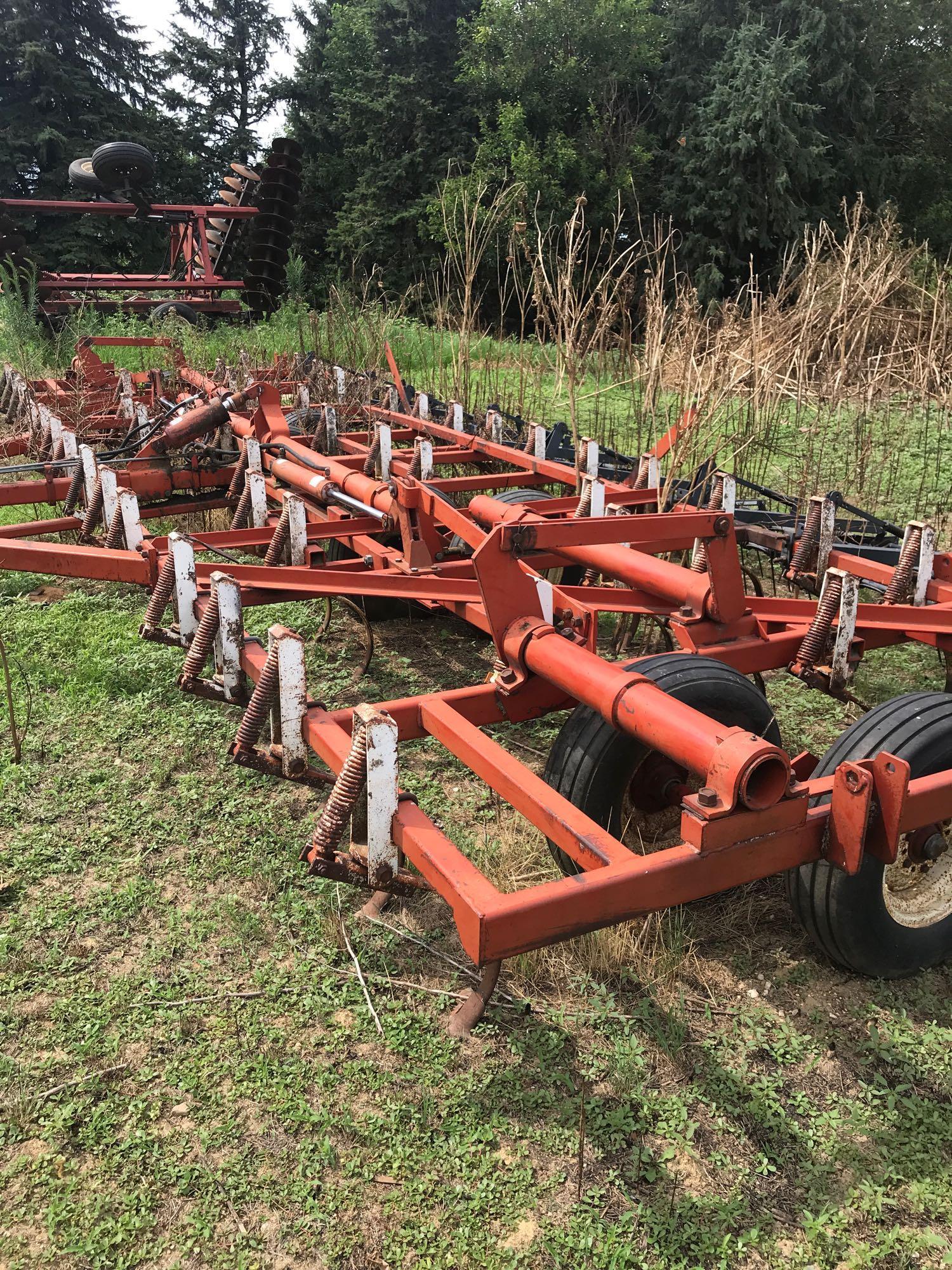 Wilrich 2500? Pul Type 30' Field Cultivator