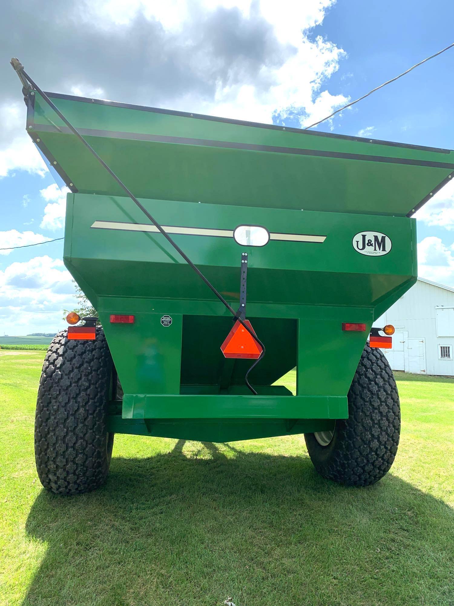 J & M 620-14 Corner Auger Grain Cart