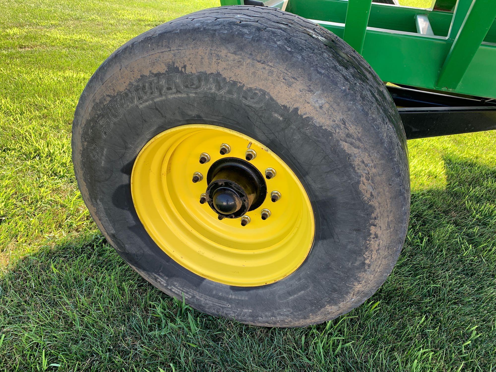 2014 Demco 650 bu Gravity Box and Running Gear