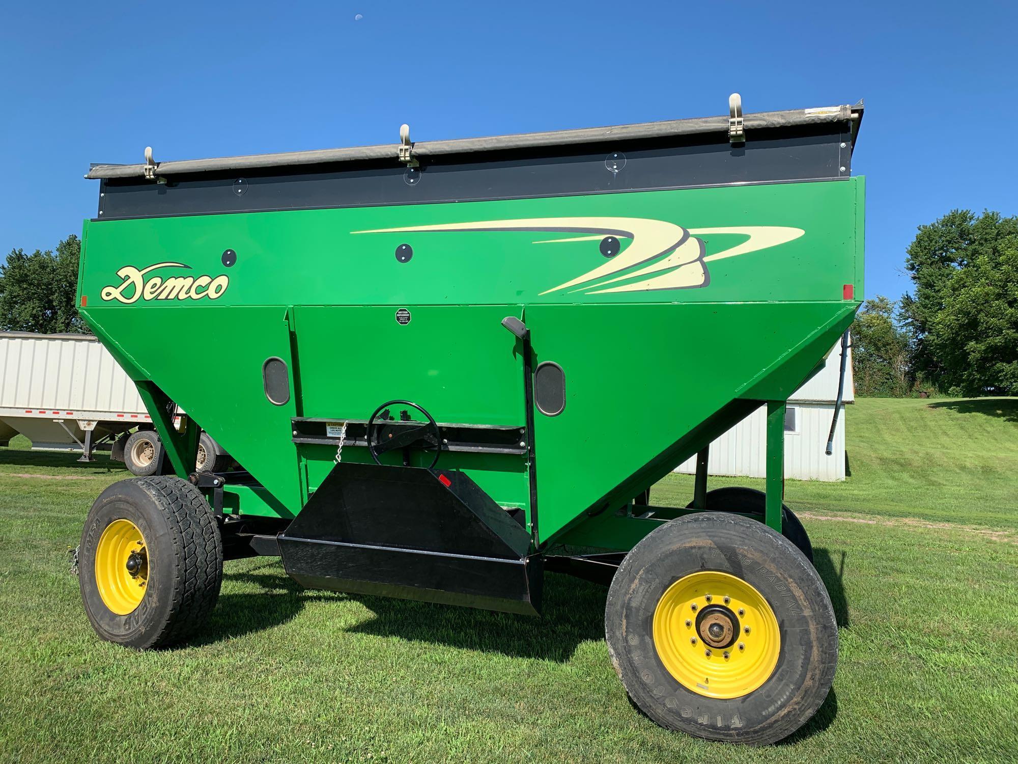 2014 Demco 650 bu Gravity Box and Running Gear