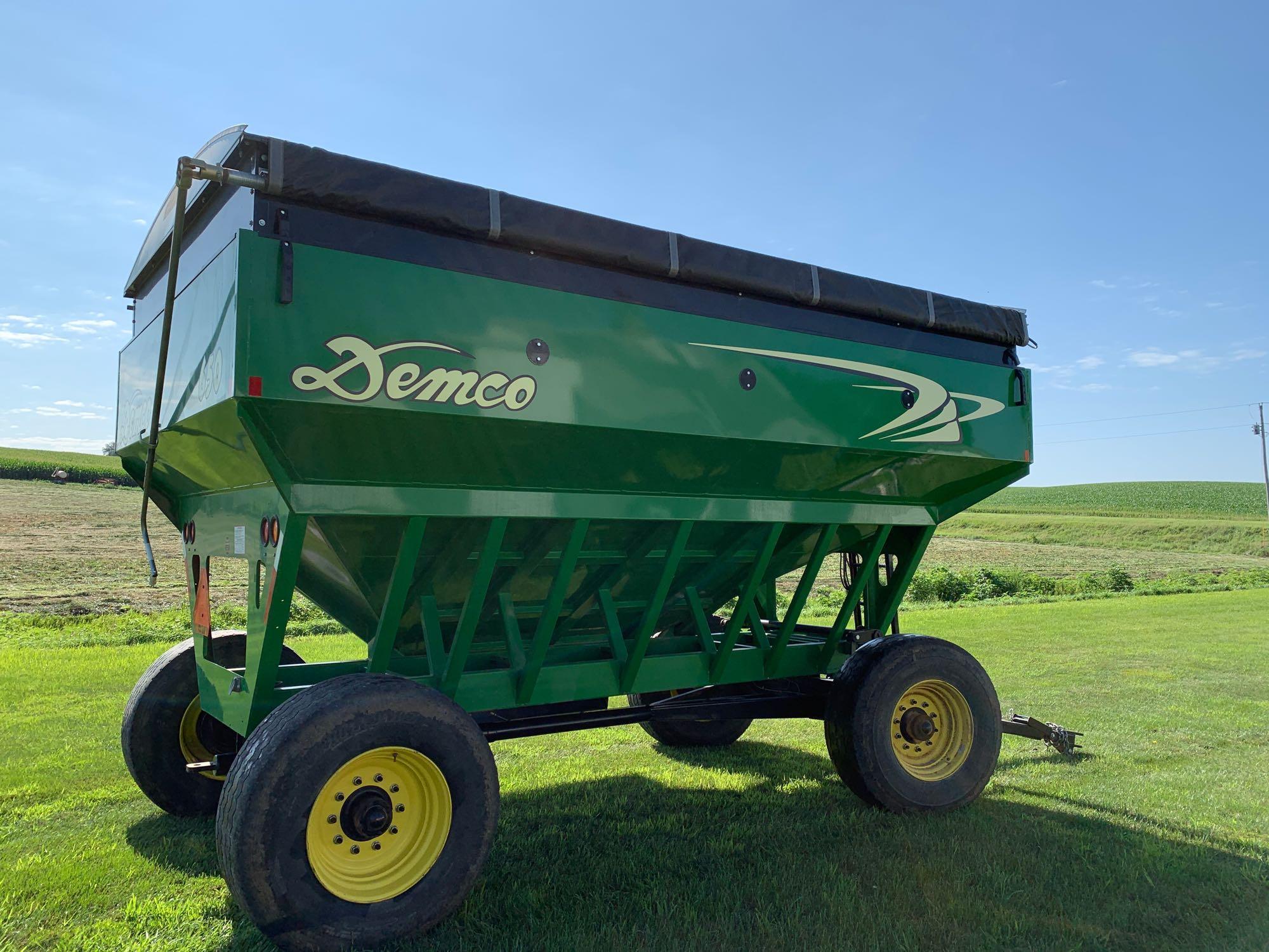 2014 Demco 650 bu Gravity Box and Running Gear