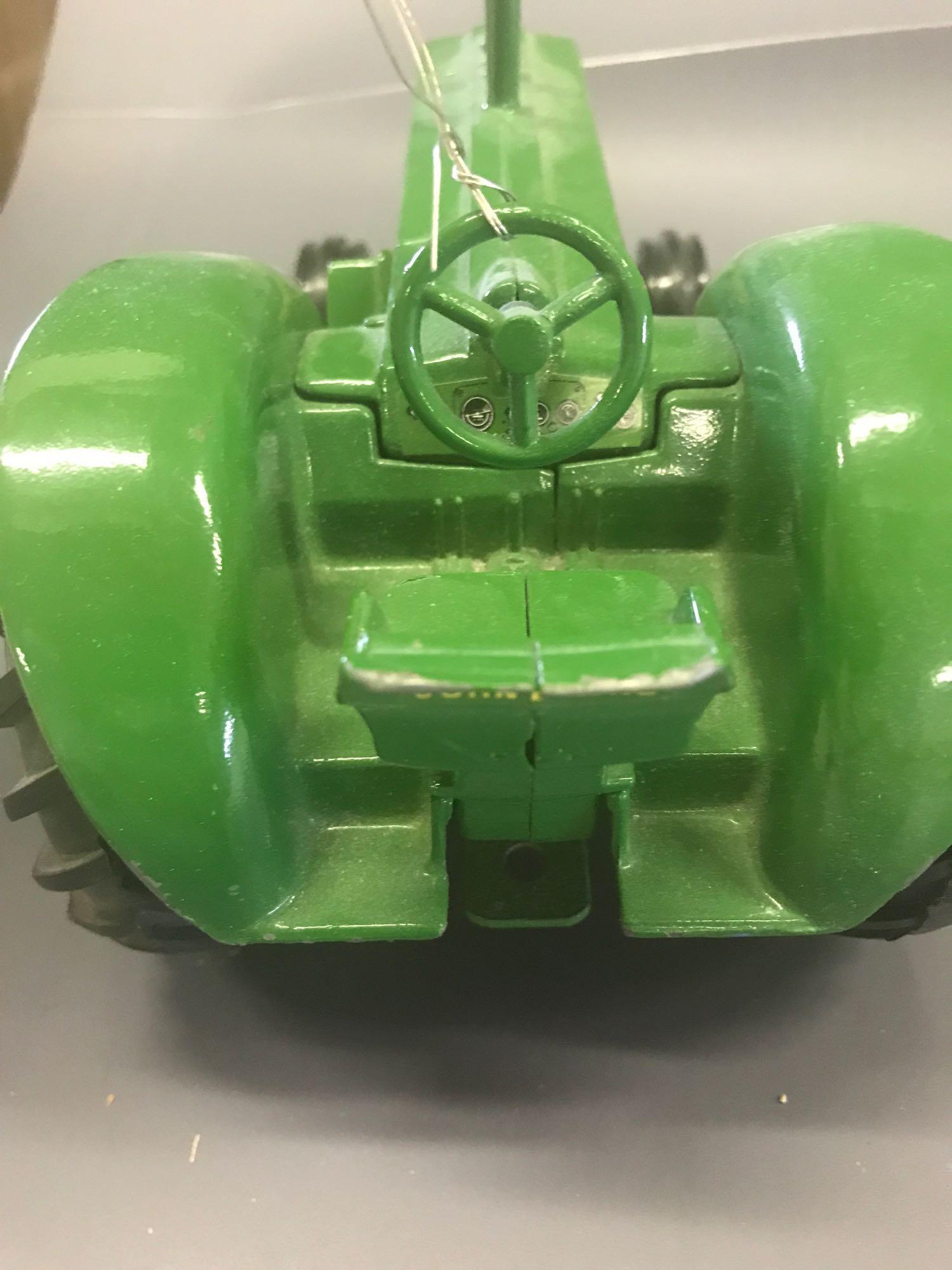 Ertl 1/16 John Deere 820 Diesel Tractor