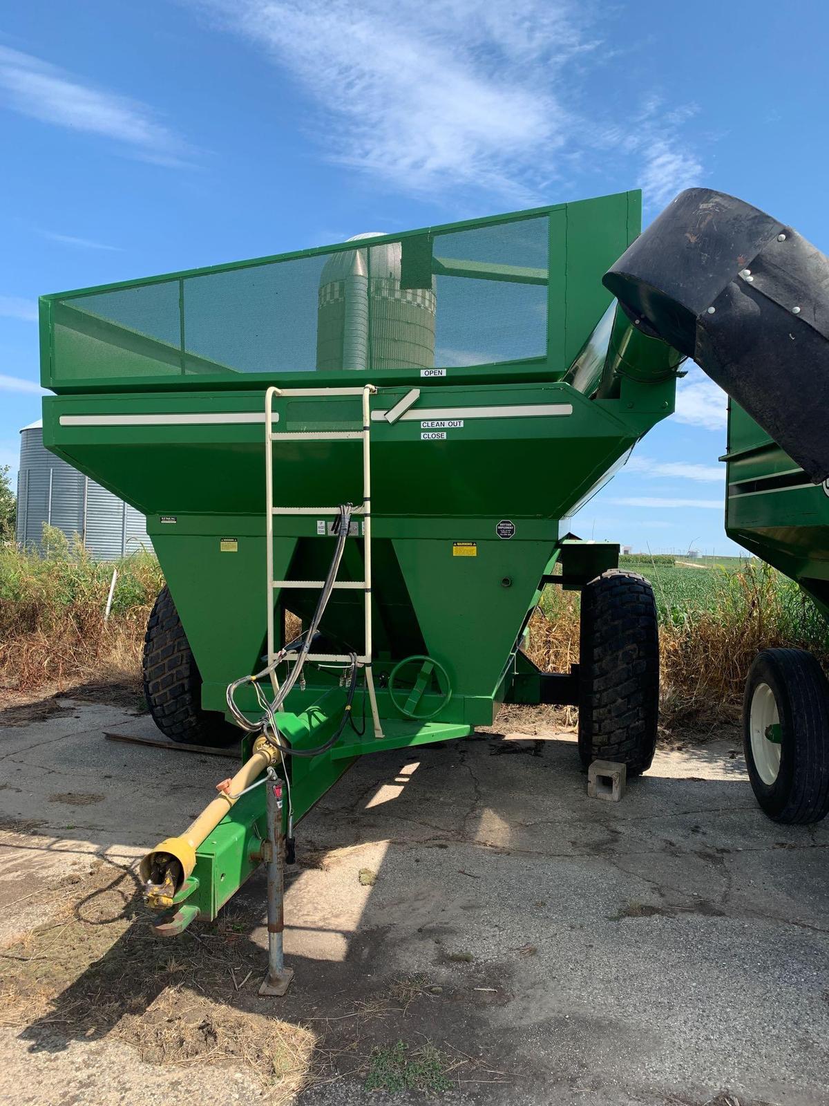 E-Z Trail Model 510 Side Auger Grain Cart