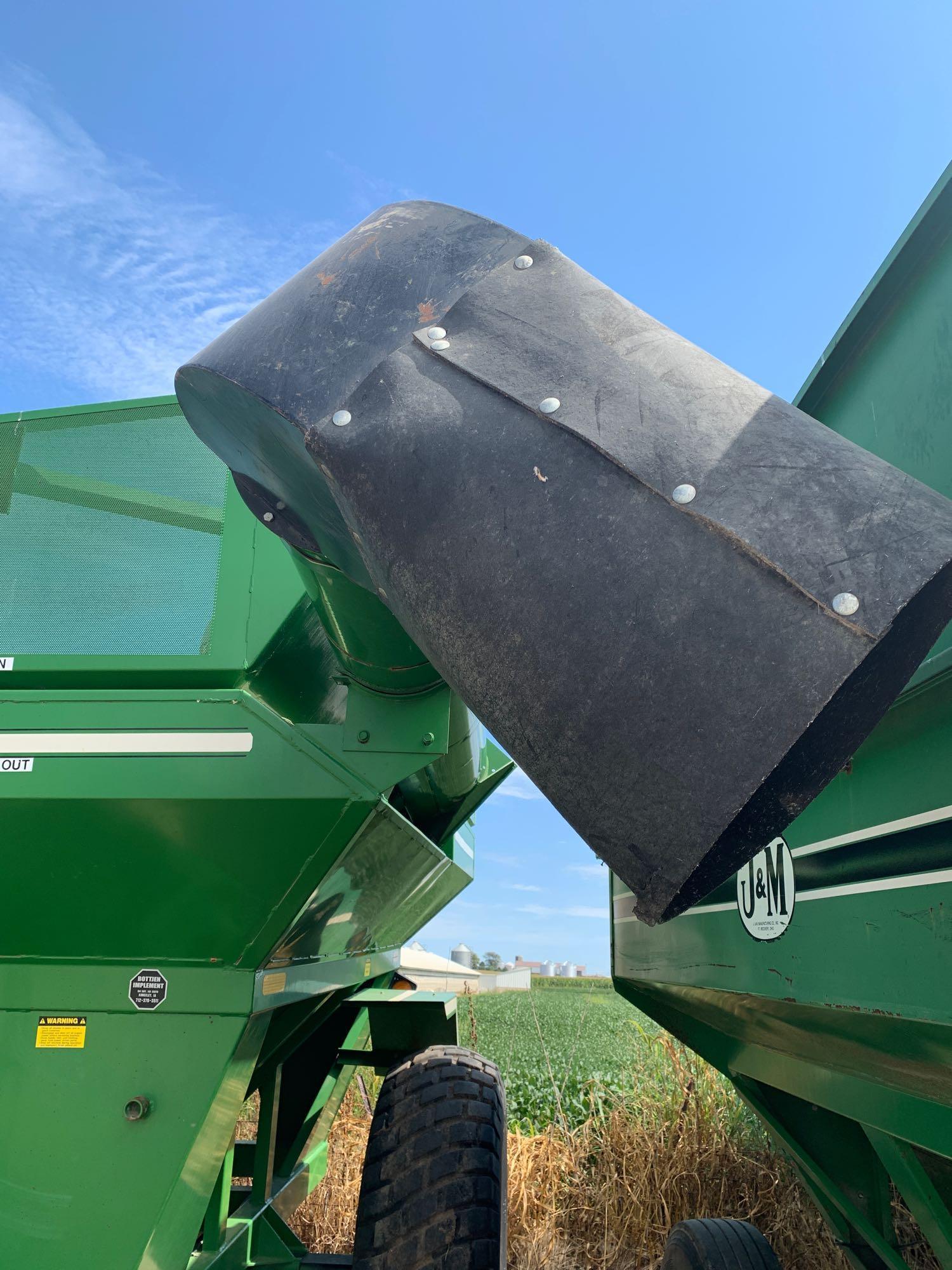 E-Z Trail Model 510 Side Auger Grain Cart