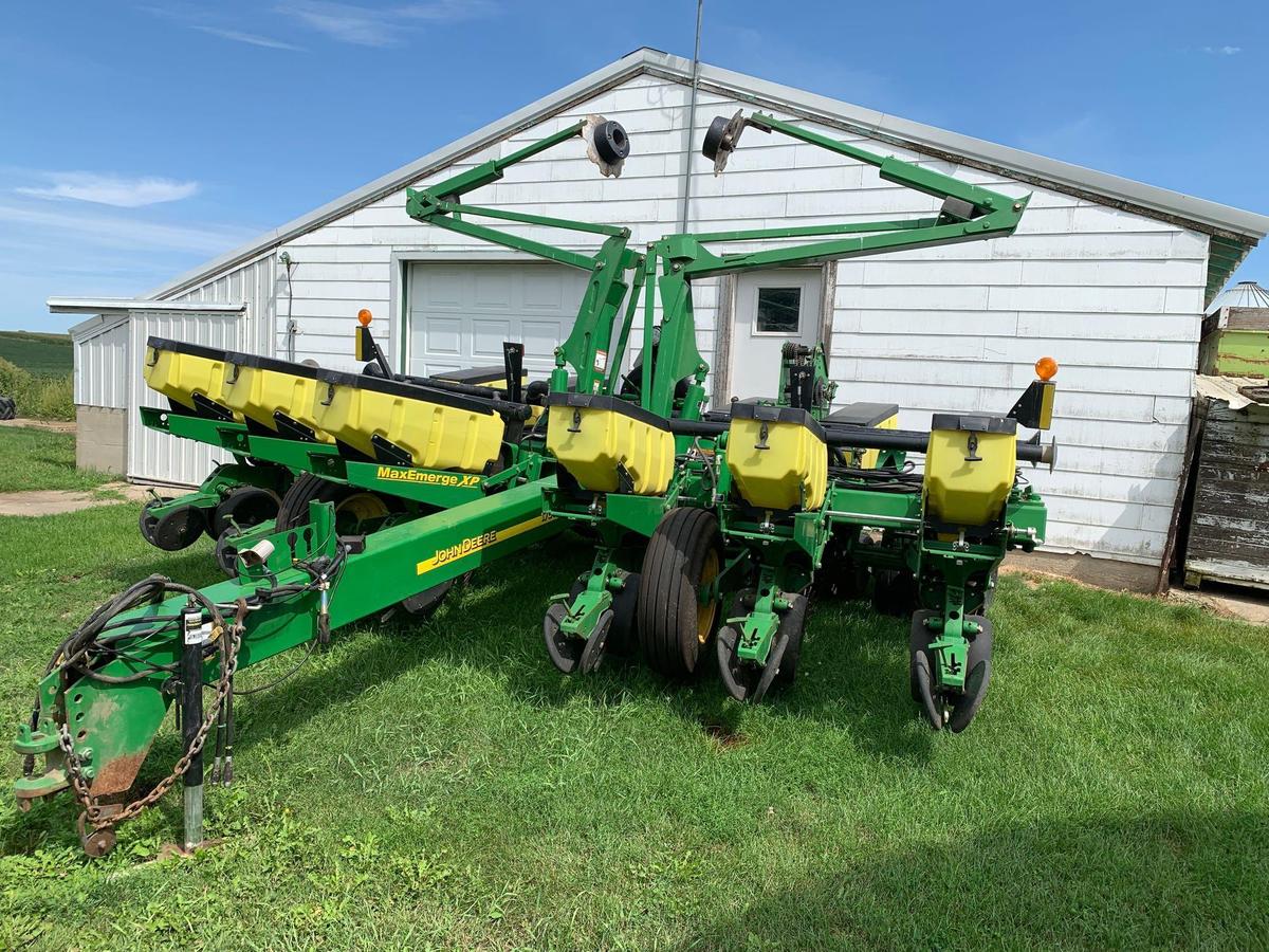 John Deere 1760 12x30 Planter