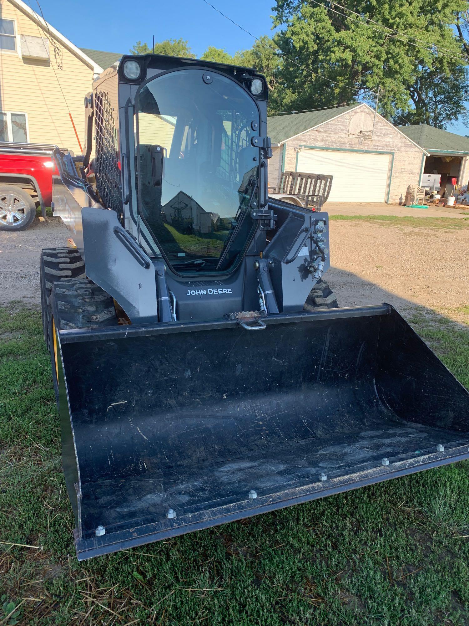 2014 John Deere 318E Skid loader, Cab, A/C, Heater, ONLY 30 Hours!!!