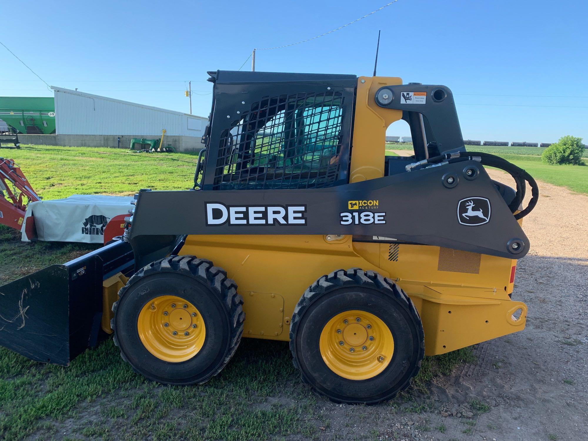 2014 John Deere 318E Skid loader, Cab, A/C, Heater, ONLY 30 Hours!!!