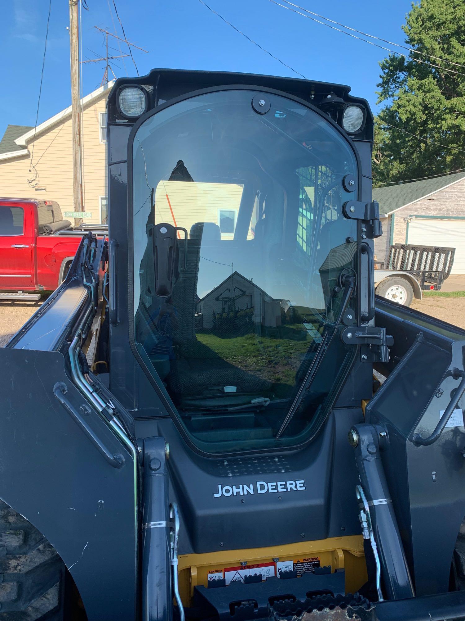 2014 John Deere 318E Skid loader, Cab, A/C, Heater, ONLY 30 Hours!!!