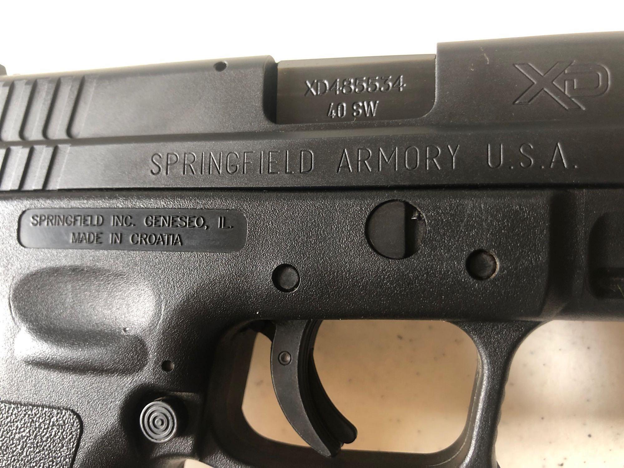 Springfield XD40 .40 cal. Hand Gun -Like new in hard case.