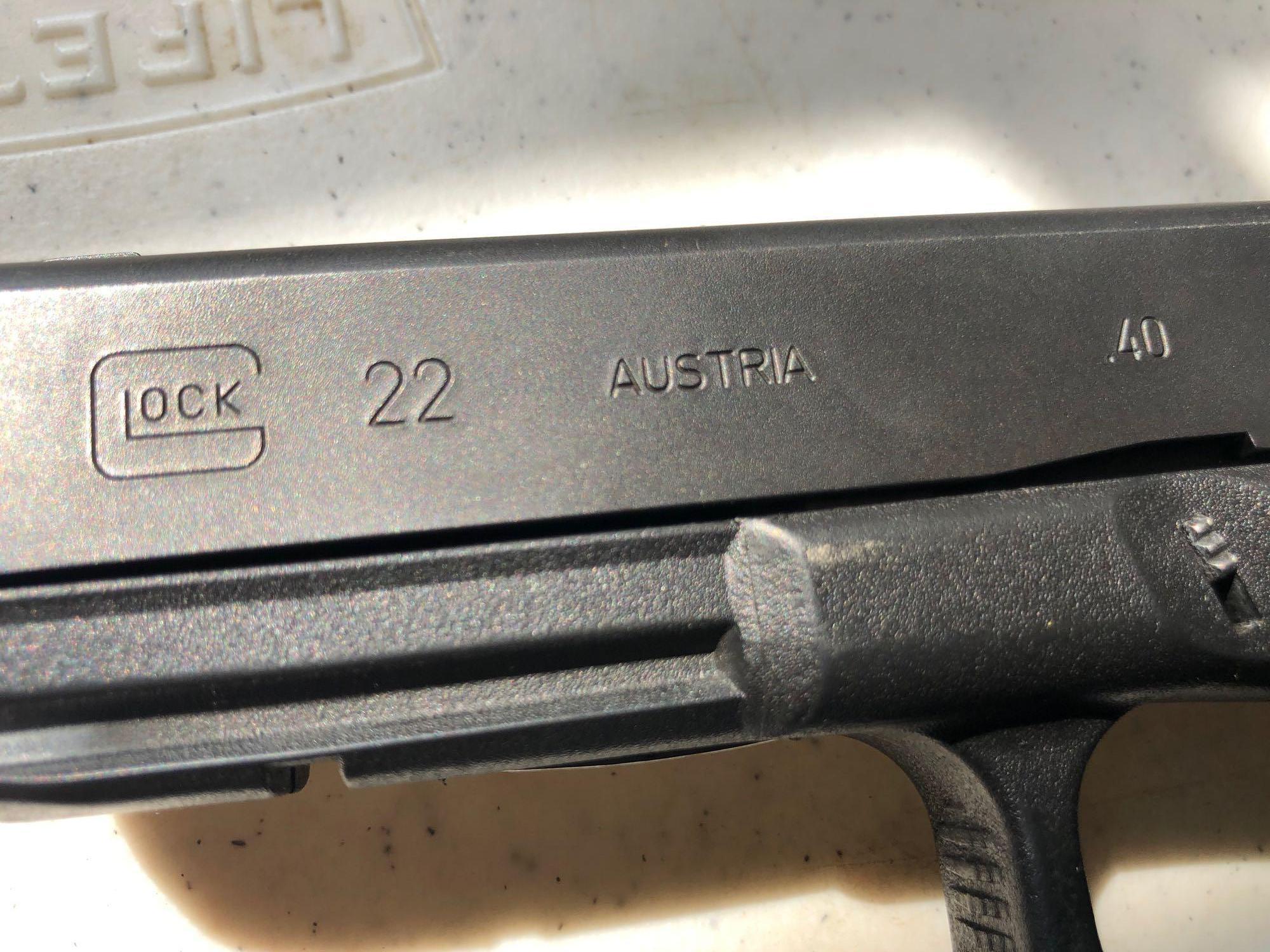 Glock 22 9mm Handgun with case