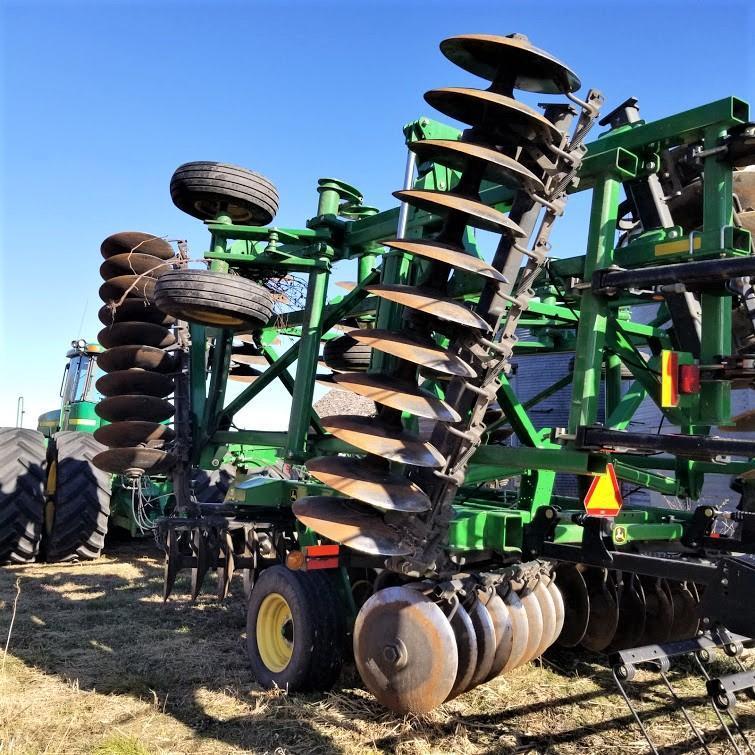 John Deere 2623 36' Tandem Disk 5 Section Hyd Fold