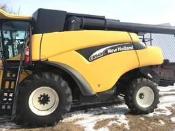 2003 New Holland CR940 Combine