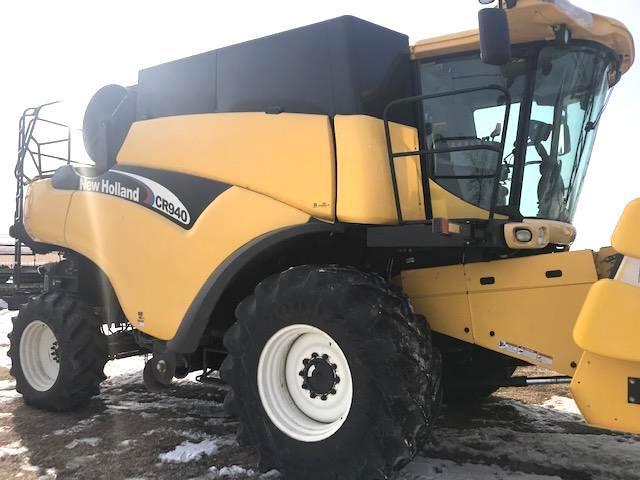 2003 New Holland CR940 Combine