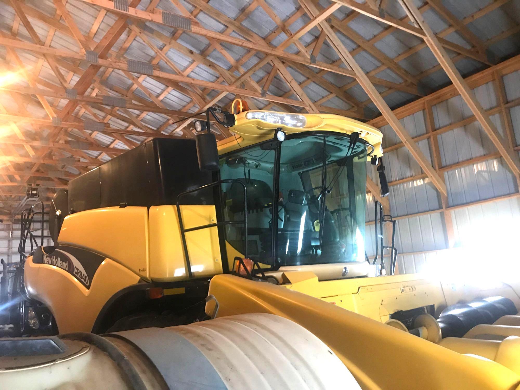 2003 New Holland CR940 Combine