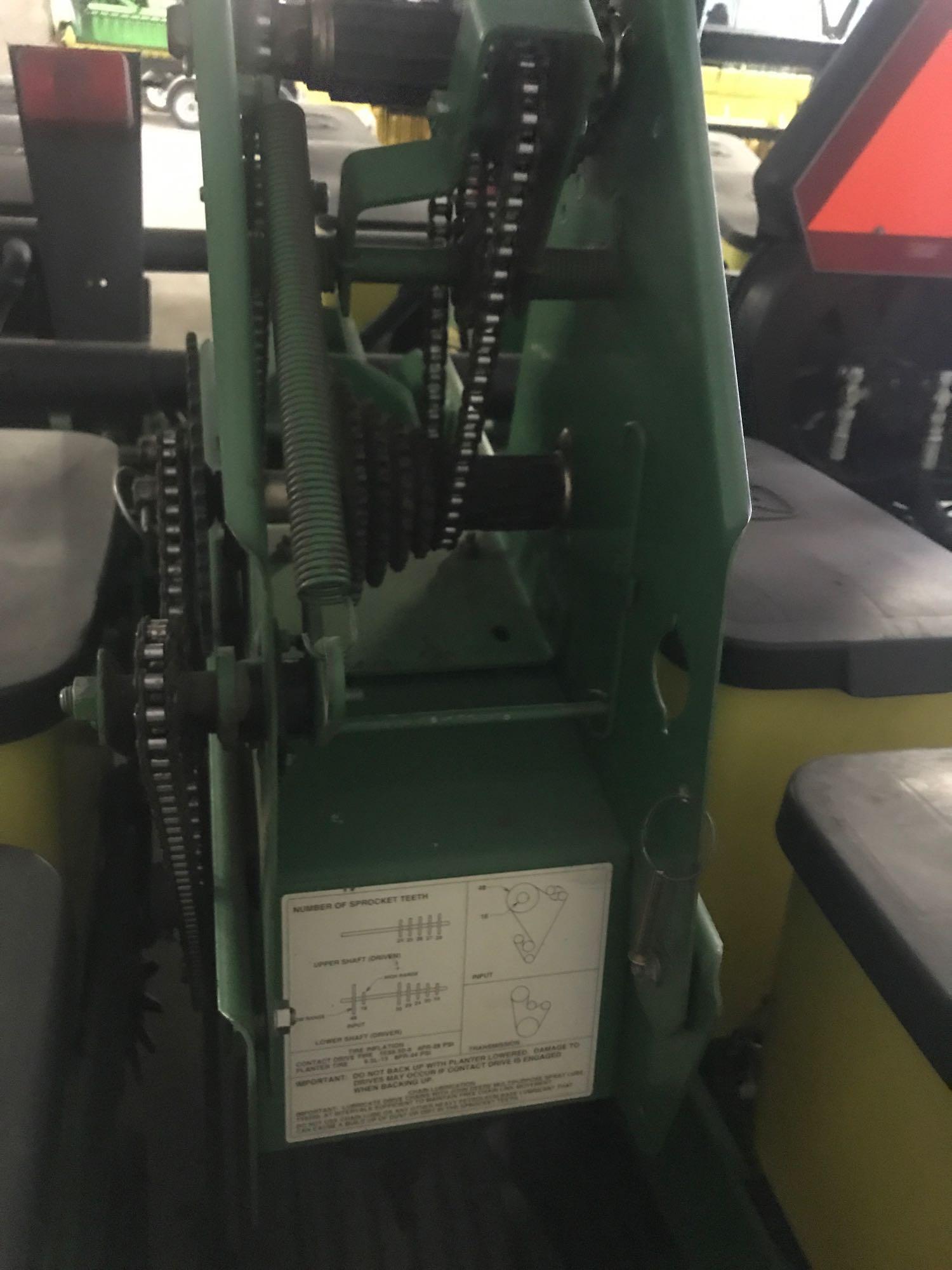 John Deere 1760 12RN Planter