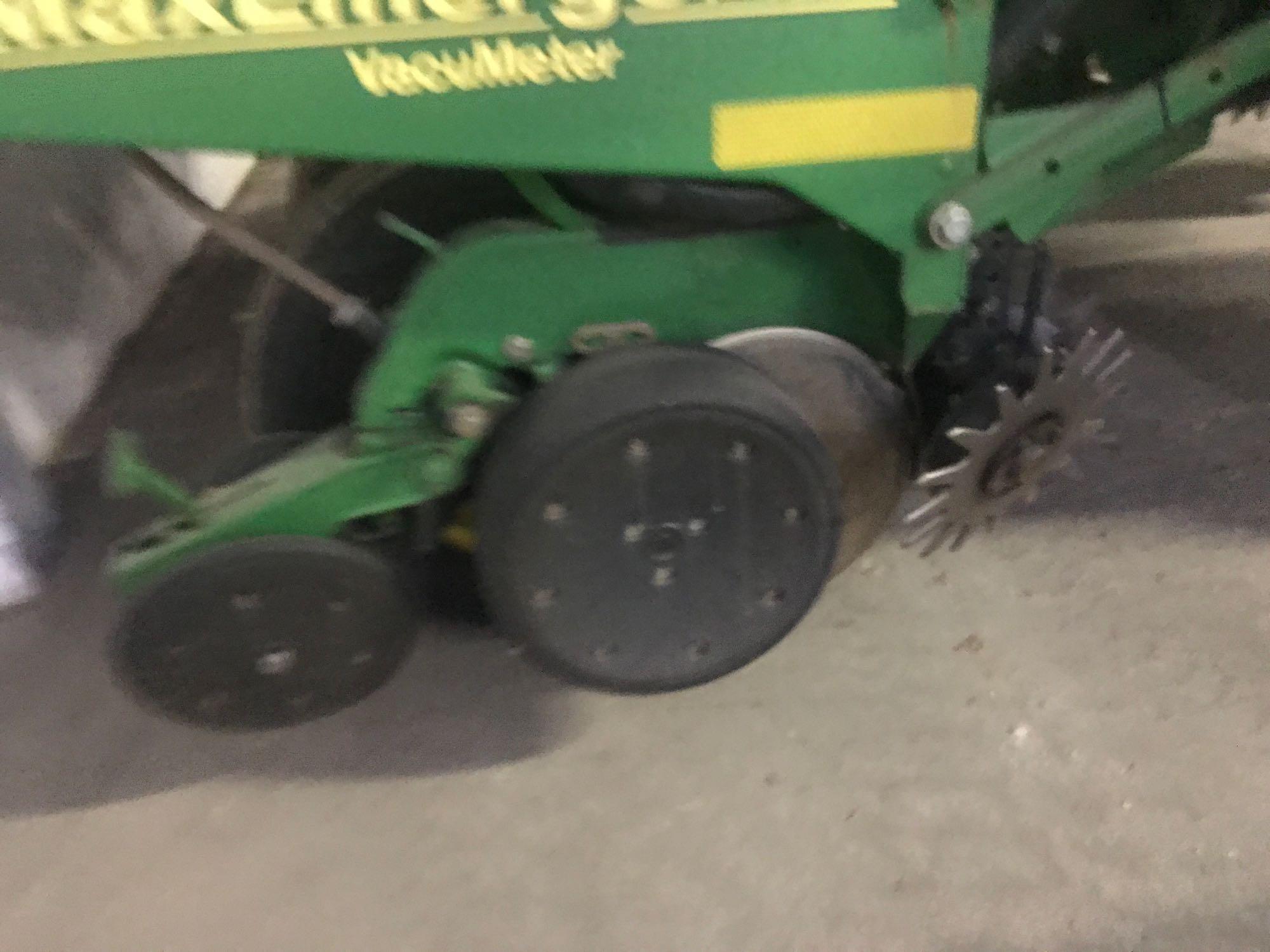 John Deere 1760 12RN Planter