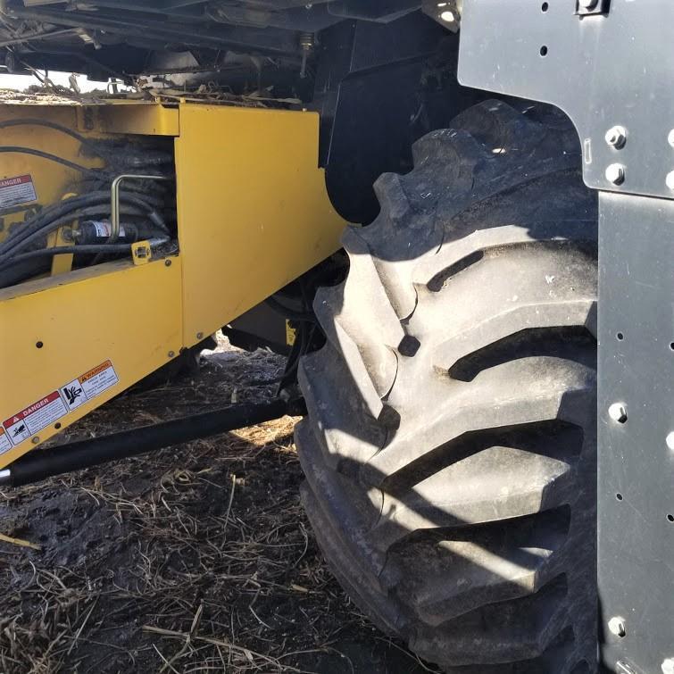 2004 New Holland CR960 Combine 2wd