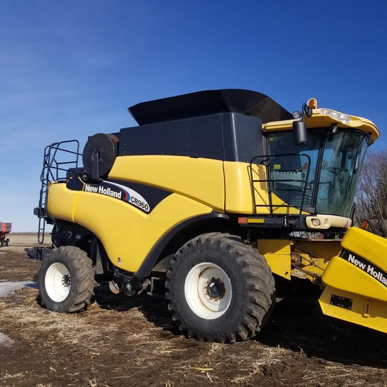 2004 New Holland CR960 Combine 2wd