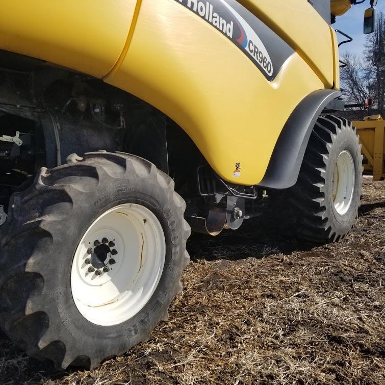 2004 New Holland CR960 Combine 2wd